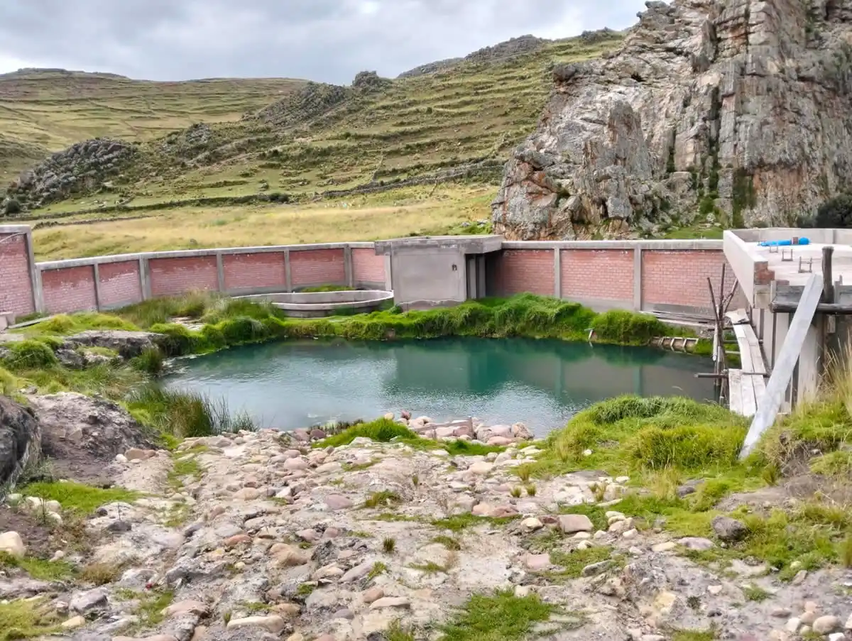 Azángaro: vecinos denuncian cuatro años de abandono de piscina termal en San José
